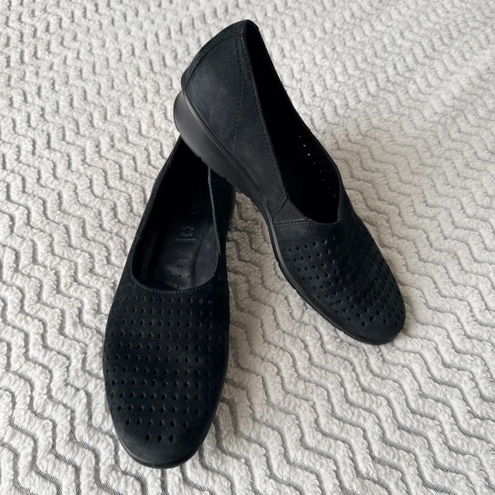 ECCO Felicia Black Perforated Suede Slip On Wedge Loafer Comfort Shoes Sz 40